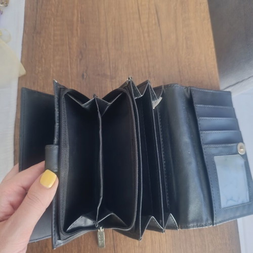 Doca spacious black wallet