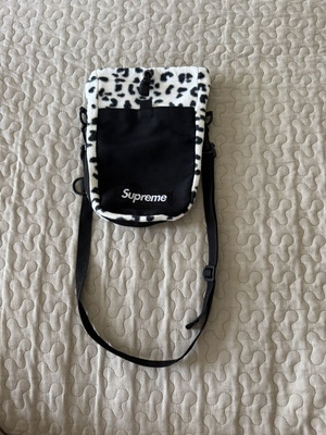 Supreme shoulder bag like new, crossbody, white