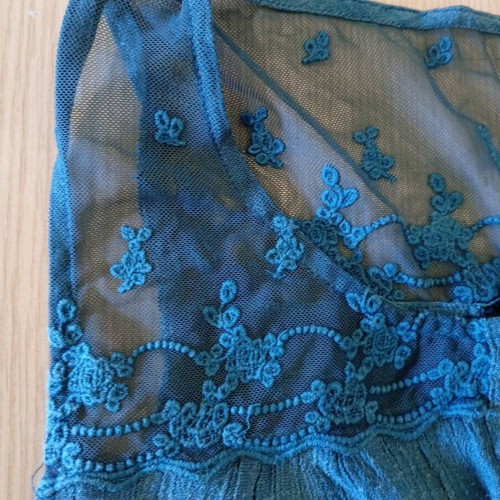 Mine women's top size M like new, petrol green