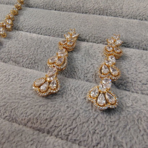 Luxury 4-piece gold-plated jewelry set with zircon stones