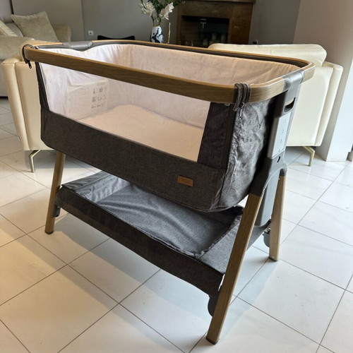 Tutti Bambini CoZee Bedside Crib like new, oak and charcoal