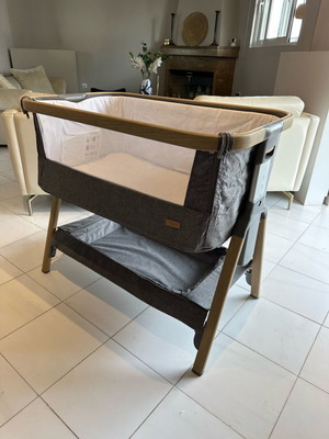Tutti Bambini CoZee Bedside Crib like new, oak and charcoal