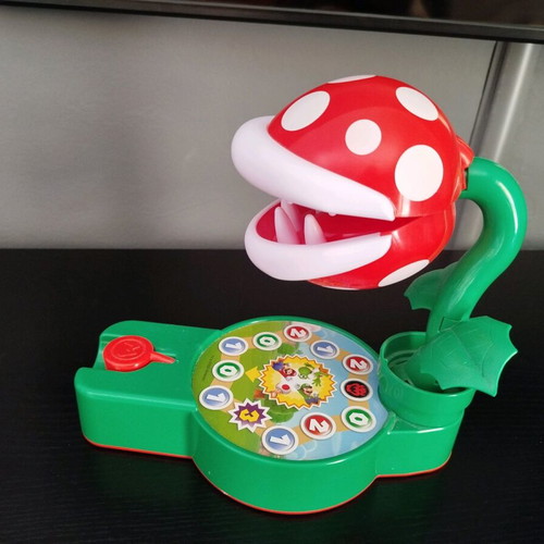 Super Mario Piranha Plant Escape board game like new