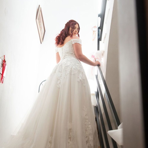 Italian wedding dress with lace and tulle like new, size L