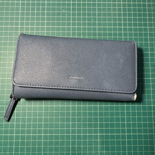 Wallet used in very good condition