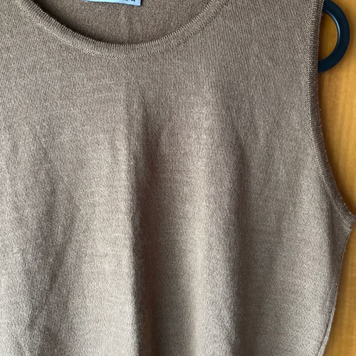 Brown sleeveless blouse made of fine knit like new