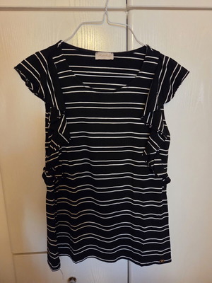 Regalinas sleeveless top like new, small-medium, black and white