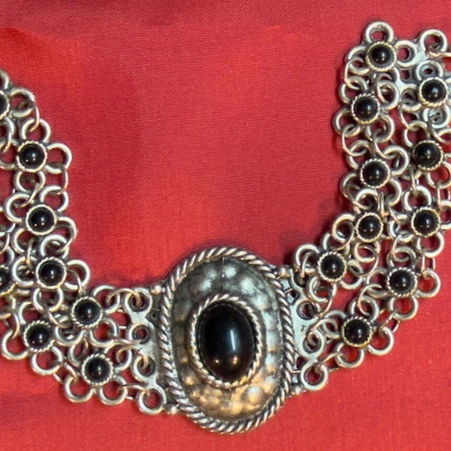 Vintage bracelet with black stone and filigree technique like new