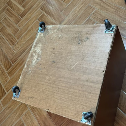 Storage bench like new with wheels