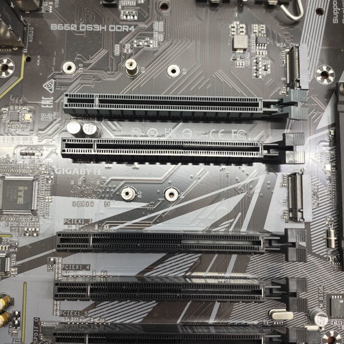 Gigabyte B660 DS3H DDR4 motherboard with i3-12100f and 4GB DDR4 RAM like new