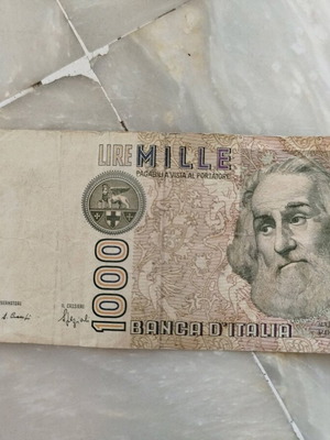 Χαρτονόμισμα λίρες Ιταλίας 1982 σε μέτρια κατάσταση