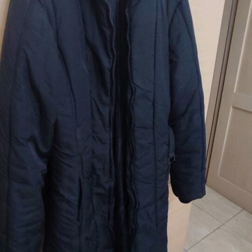 Long jacket like new, size L, black with belt and lining