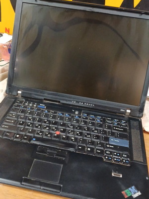 Laptop Ibm 2529 μεταχειρισμένο για ανταλλακτικά με σπασμένη οθόνη και χωρίς σκληρό