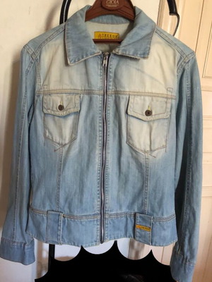 Brand Tresor denim jacket like new with two black sequin blouses gift