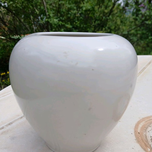 White vase like new