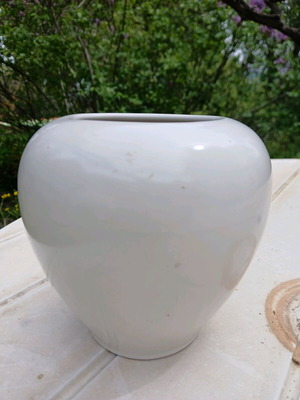 White vase like new