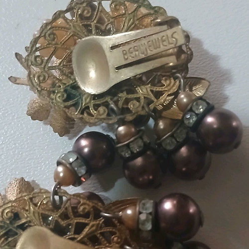 Vintage Beru Jewels earrings like new in collectible wooden jewelry box