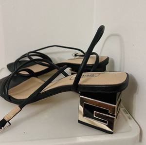 Τακούνι καλοκαιρινό GUESS