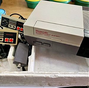 Nintendo NES + 2 Χειρηστηρια