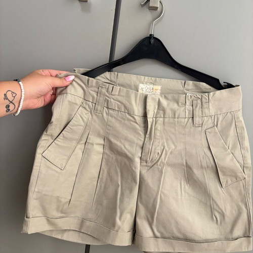 Stylish Pull & Bear Shorts Size 36 – Beige
