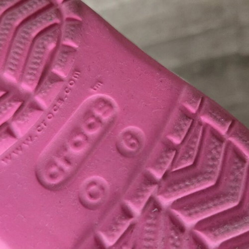Crocs Minnie collectible kids shoes like new c6 (22-23)