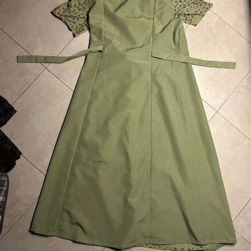 Vintage sage green dress size 40 with floral insert buttons puff sleeves midi