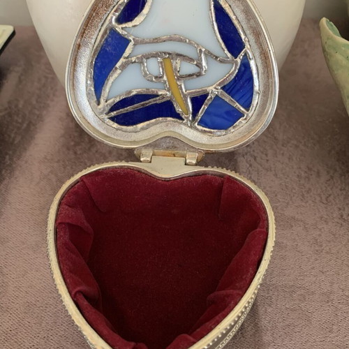 Vintage heart jewelry box 1980s with velvet and stained glass design