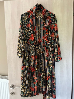 Zara floral kimono XS σαν καινούργιο, πολύχρωμο με ζωνάκι