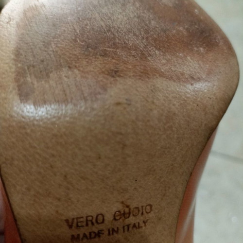 Γόβες Ιταλίας σομόν δέρμα σαν καινούργιο, τακούνι 8 cm, μέγεθος 38