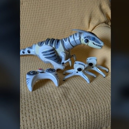 RoboRaptorX toy used, broken legs, original remote included