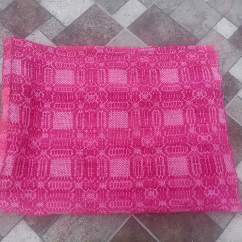 Pink woven blanket like new, rare piece, 1.35x2.15 m
