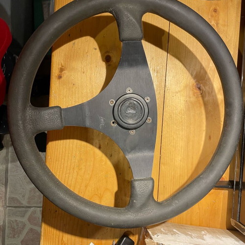Racing steering wheel like new, functional horn