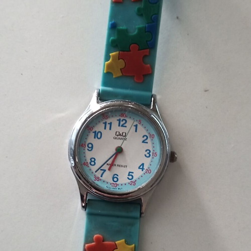 Q&Q children's watch like new with minor glass scratches