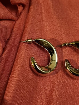 Silver earrings like new, lightweight
