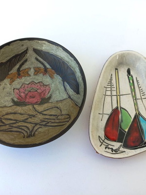Set of 2 vintage painted bowls like new