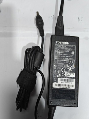 Toshiba Original Power Adapter 19V 3.42A 65W used