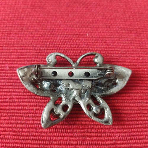 Metal butterfly brooch with pink and fuchsia crystals