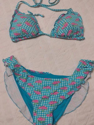 Romantic bikini swimsuit like new, multicolor with ruffles size M