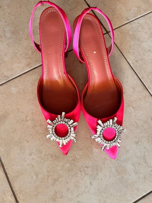 Pink satin buckle pump like new, size 39