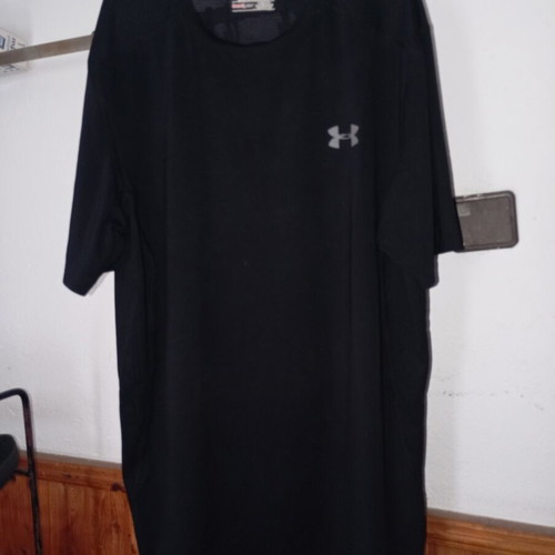 Under Armour Heat Gear men's sports t-shirt used, size M, black