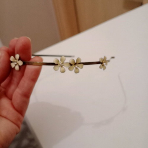 Hairband used with silver flowers