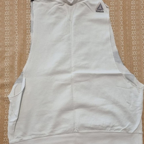 Reebok sleeveless top medium used, black and white