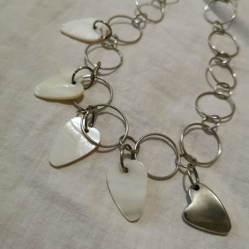 Belly pendants with hanging hearts like new with thin link chain