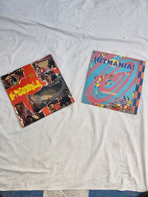 Collectible music records like new, set of 2