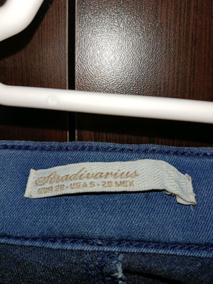 Υφασμάτινο παντελόνι Stradivarius με εφέ τζιν μεταχειρισμένο χωρίς κουμπιά