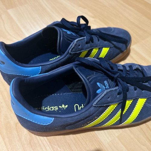 Adidas Gazelle athletic shoes like new, size 38, blue with yellow