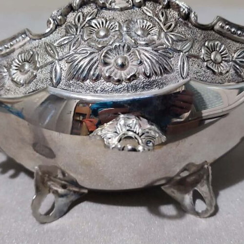 Vintage decorative bowl like new with embossed floral design