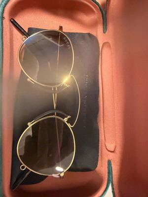 Gucci GG0689S sunglasses gold black with authentic case