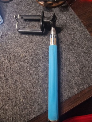 Momo Folding Selfie Stick like new