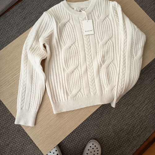 Pullover size S-M new with tag, off-white color